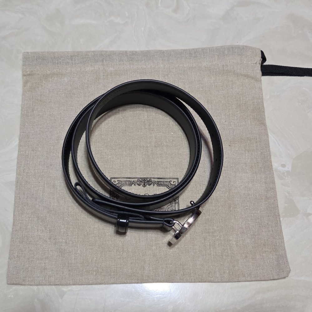 Gucci Black Leather Belt with Silver Buckle - Picture 4 of 7